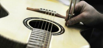 Власти Великобритании считают, что металлические струны гитар могут стать оружием заключенных