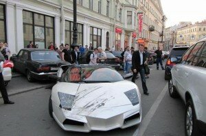 В Санкт-Петербурге две машины столкнулись с одной неизвестной