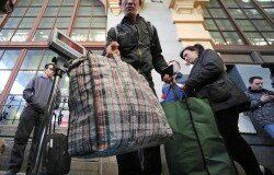 Мигрантам станет сложнее передвигаться за и с территории России