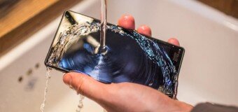 В Барселоне представлен водоотталкивающий смартфон Sony