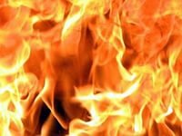 В Карпинске сгорел двухэтажный дом, есть жертвы