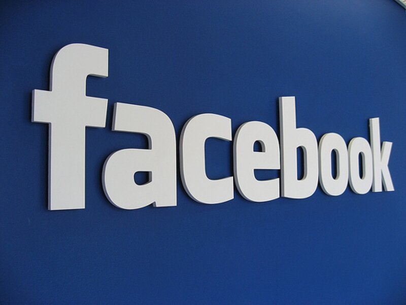 Facebook удаляет украинские сообщения, содержащие оскорбления России