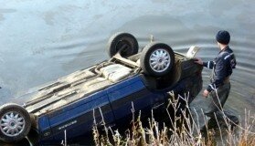 В ДТП в Башкирии машина упала в озеро. Трое погибших