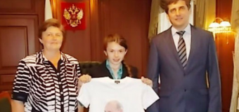Владимир Путин подарил футболку Башкирской школьнице
